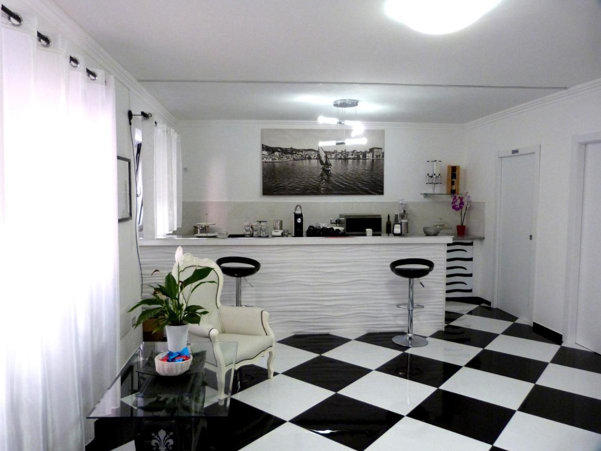 Clelia'S Boutique Rooms & Suites ลามัดดาเลนา ภายนอก รูปภาพ