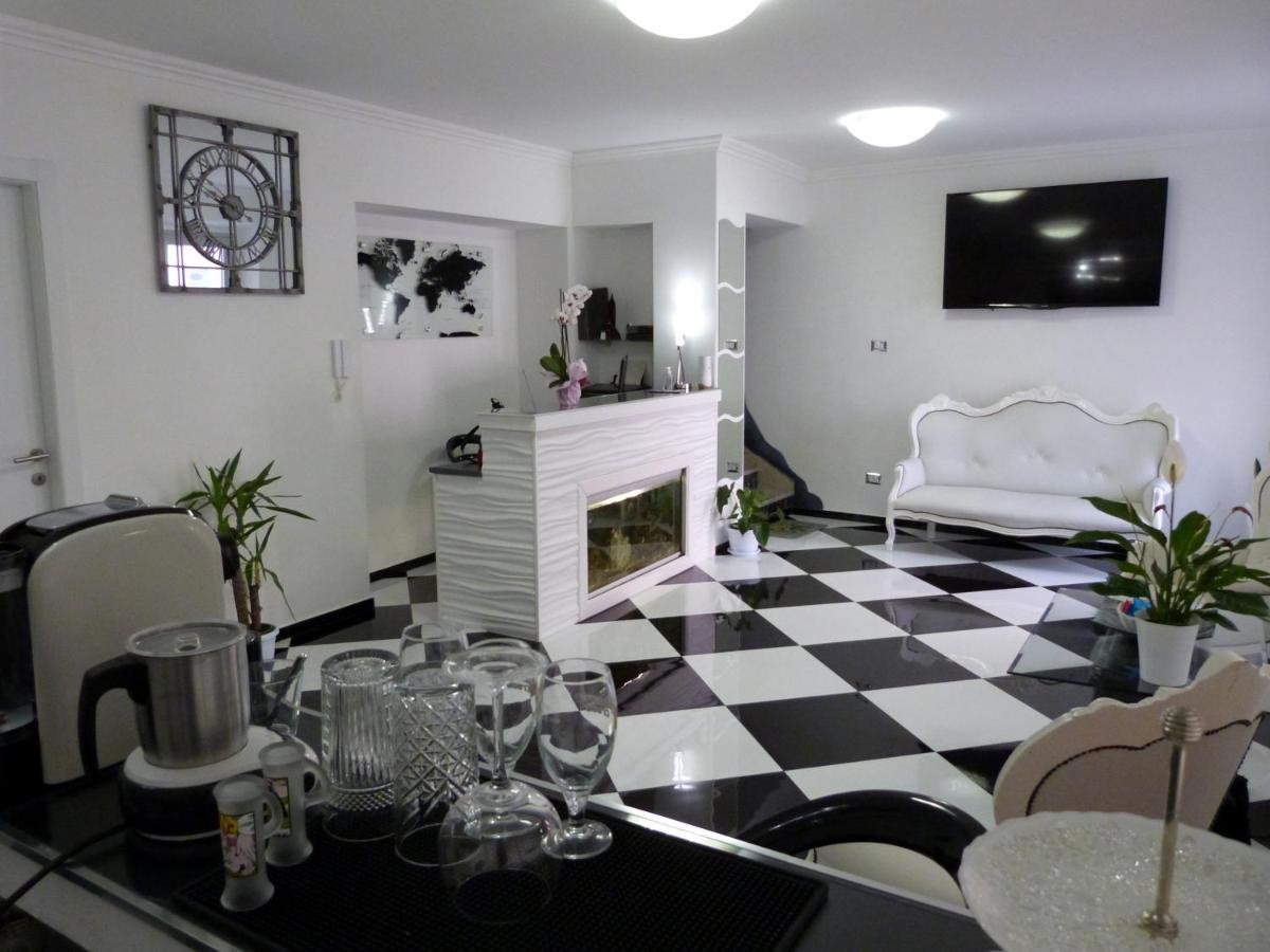 Clelia'S Boutique Rooms & Suites ลามัดดาเลนา ภายนอก รูปภาพ
